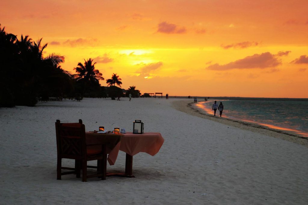 sunset, beach, table-3226467.jpg